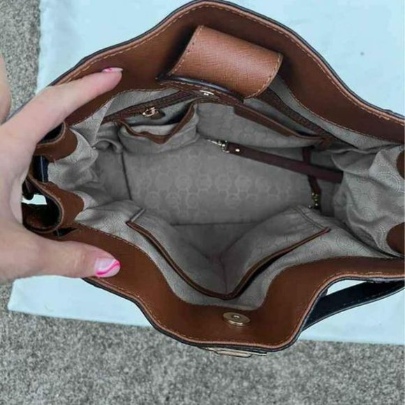 Michael Kors 2pc Set - Hamilton Tote and Wristlet Wallet - Picture 3 of 7